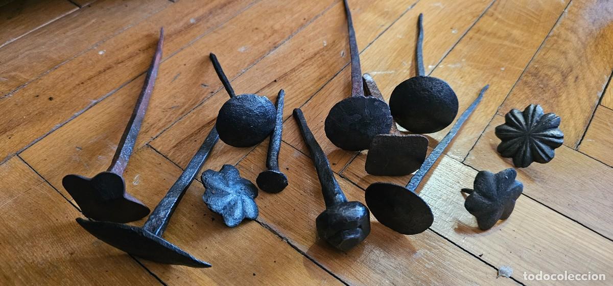 Antig&uuml;edades: Conjunto peque&ntilde;os clavos forja XVI XVII trabajados