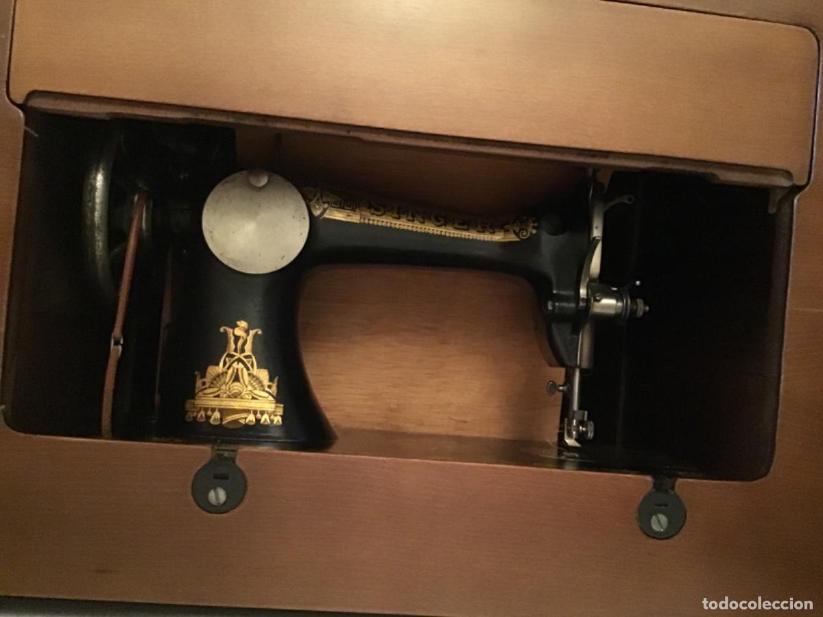 Antig&uuml;edades: Maquina antigua de coser Singer - Foto 2