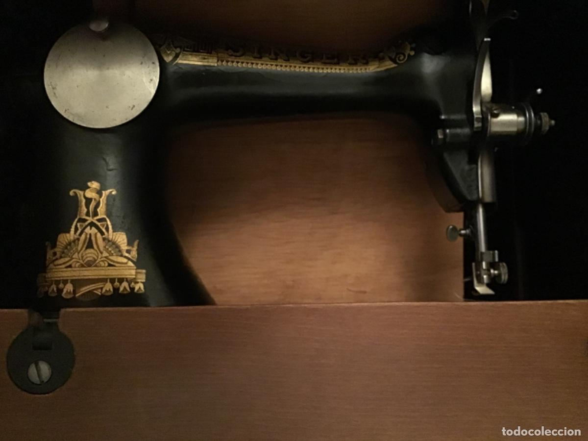 Antig&uuml;edades: Maquina antigua de coser Singer - Foto 3