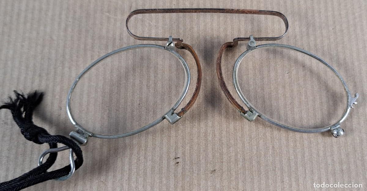 Antig&uuml;edades: Gafas pince‑nez en acero con funda de piel, siglo XIX‑XX