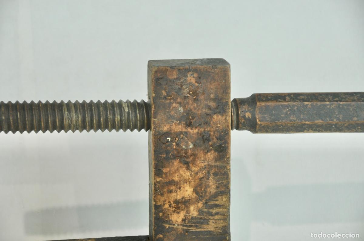 Antig&uuml;edades: Sargento en madera para carpintero - Foto 2