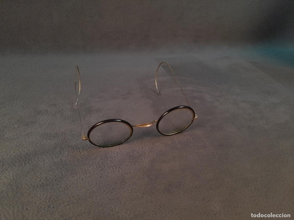 Antig&uuml;edades: GAFAS DE MONTURA CIRCULAR DE PLATA CON AROS DE ACETATO Y VARILLAS DE SUJECI&Oacute;N.SIGLO XX.