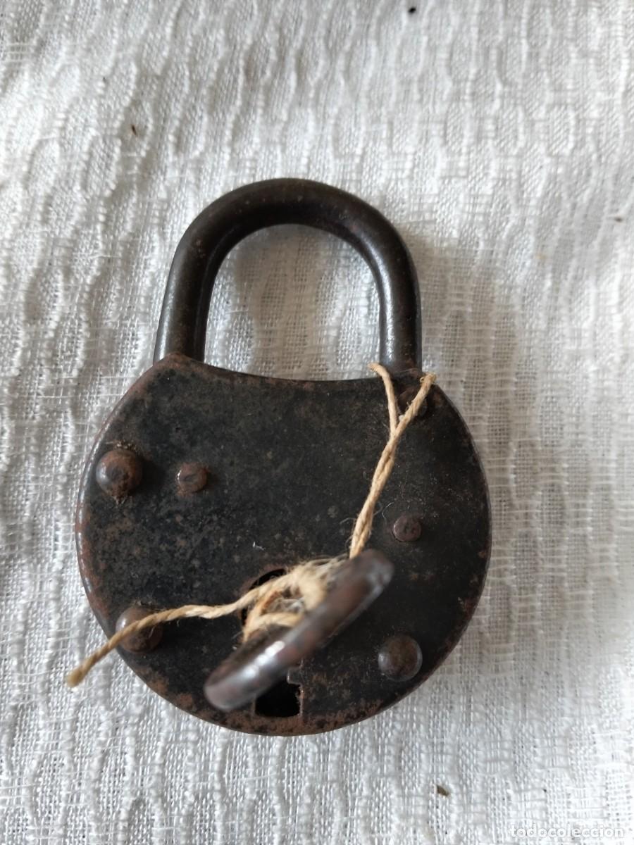 Antig&uuml;edades: CANDADO ANTIGUO DE HIERRO CON SU LLAVE