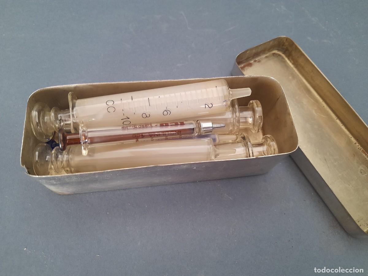 Antig&uuml;edades: caja cromada con 6 jerenguillas de cristal de diferentes tama&ntilde;os (caja 13,5x5x5cm aprox)