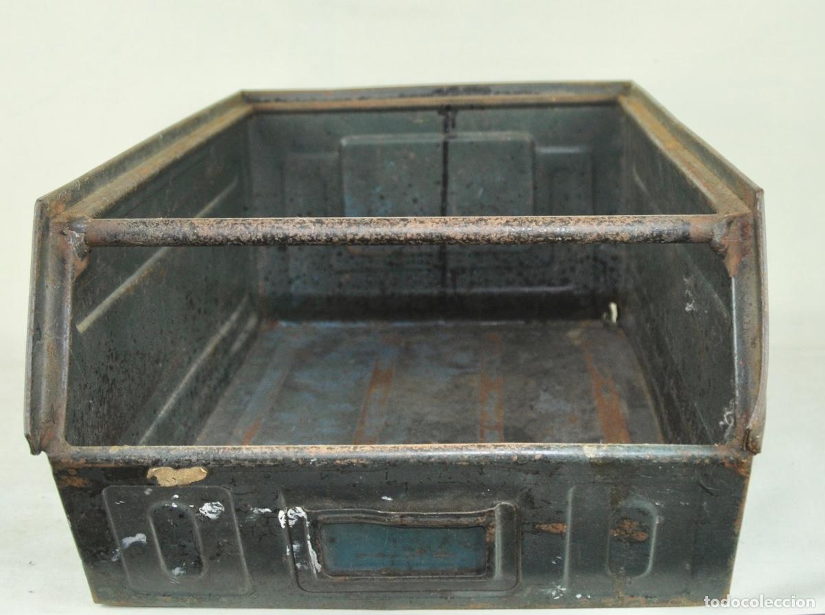 Antig&uuml;edades: Caja industrial en verde oscuro - Foto 2
