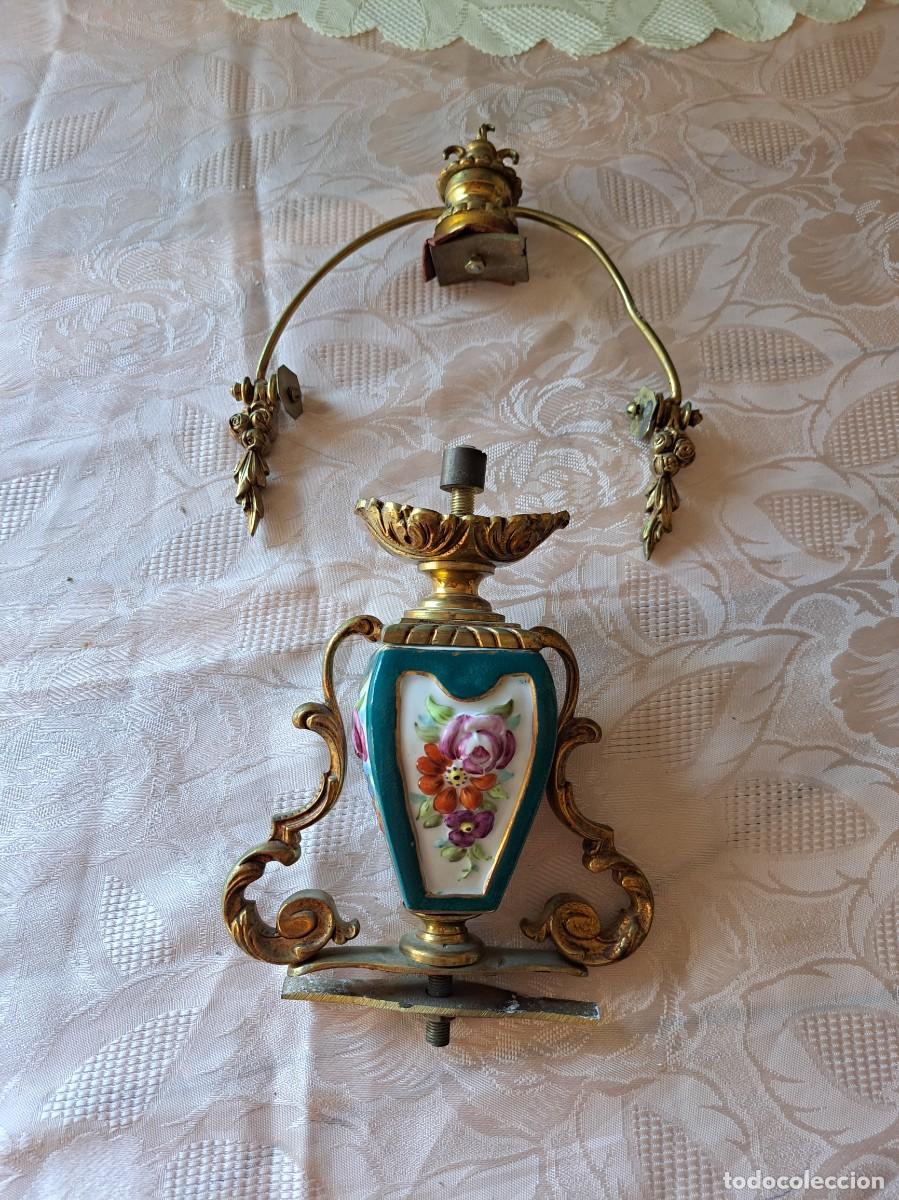 Antiquit&auml;ten: Precioso pie y ornamento de porcelana y bronce para reloj de sobremesa o jarr&oacute;n.