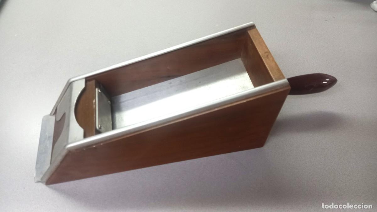 Antig&uuml;edades: Repartidor de cartas marca Sabot