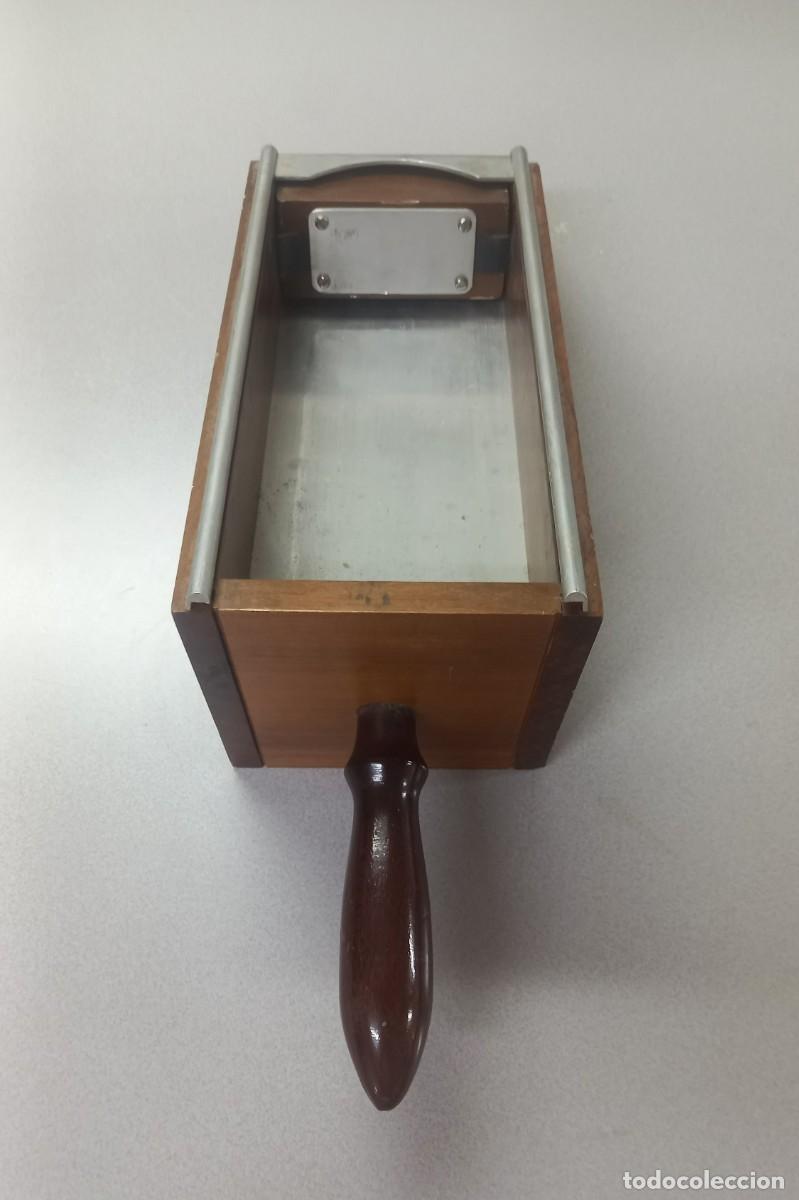 Antig&uuml;edades: Repartidor de cartas marca Sabot - Foto 6
