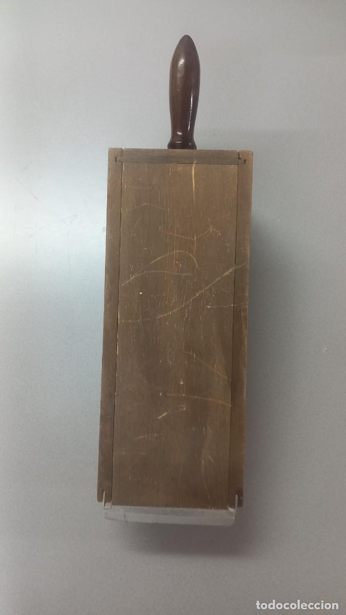 Antig&uuml;edades: Repartidor de cartas marca Sabot - Foto 7