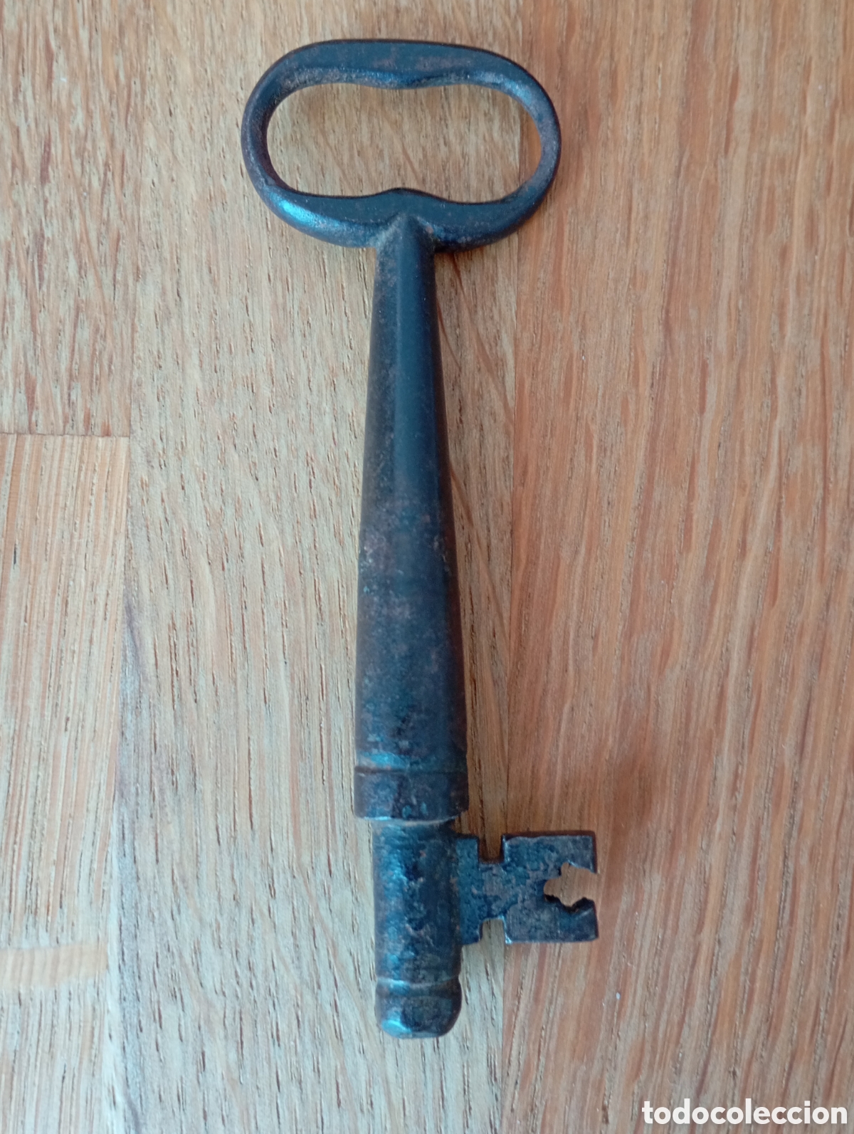 Antig&uuml;edades: Antigua llave de hierro forjado