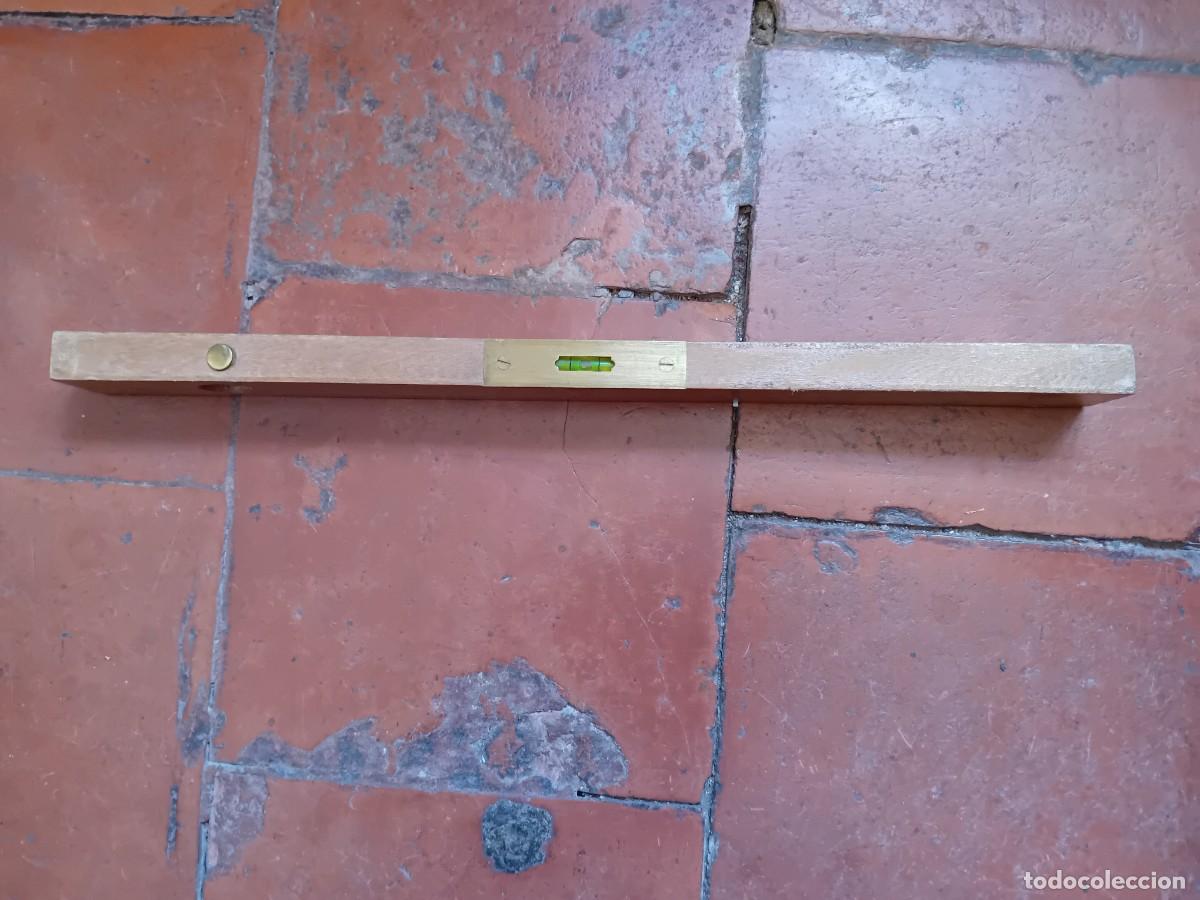 Antig&uuml;edades: Nivel marca Ega Brik de madera y lat&oacute;n - Foto 2