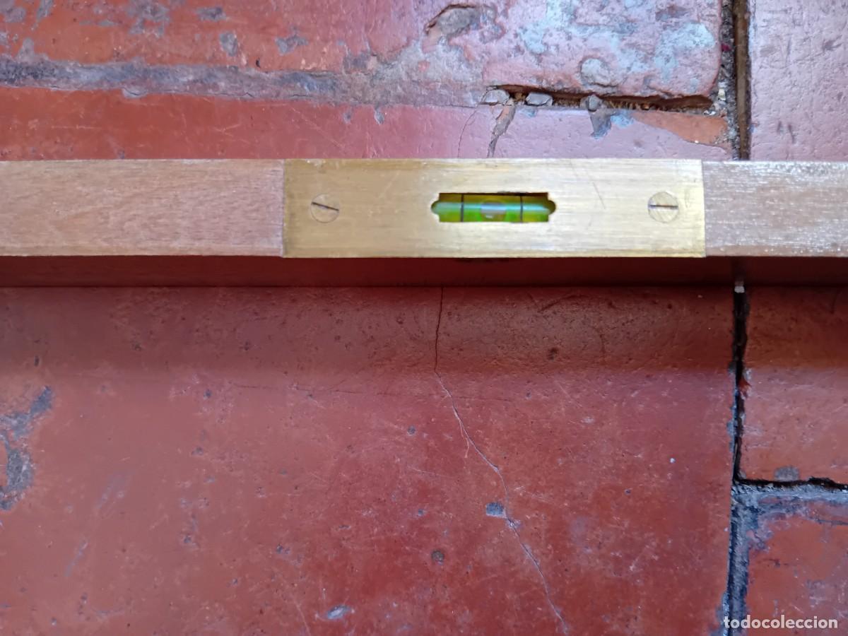 Antig&uuml;edades: Nivel marca Ega Brik de madera y lat&oacute;n - Foto 3