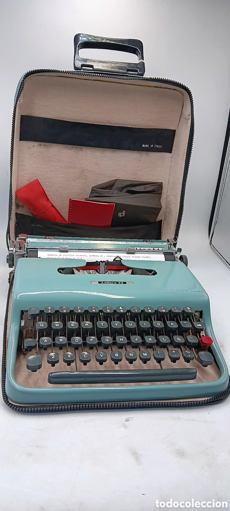 Antig&uuml;edades: M&aacute;quina de escribir Olivetti Lettera 22, teclado Espa&ntilde;ol.