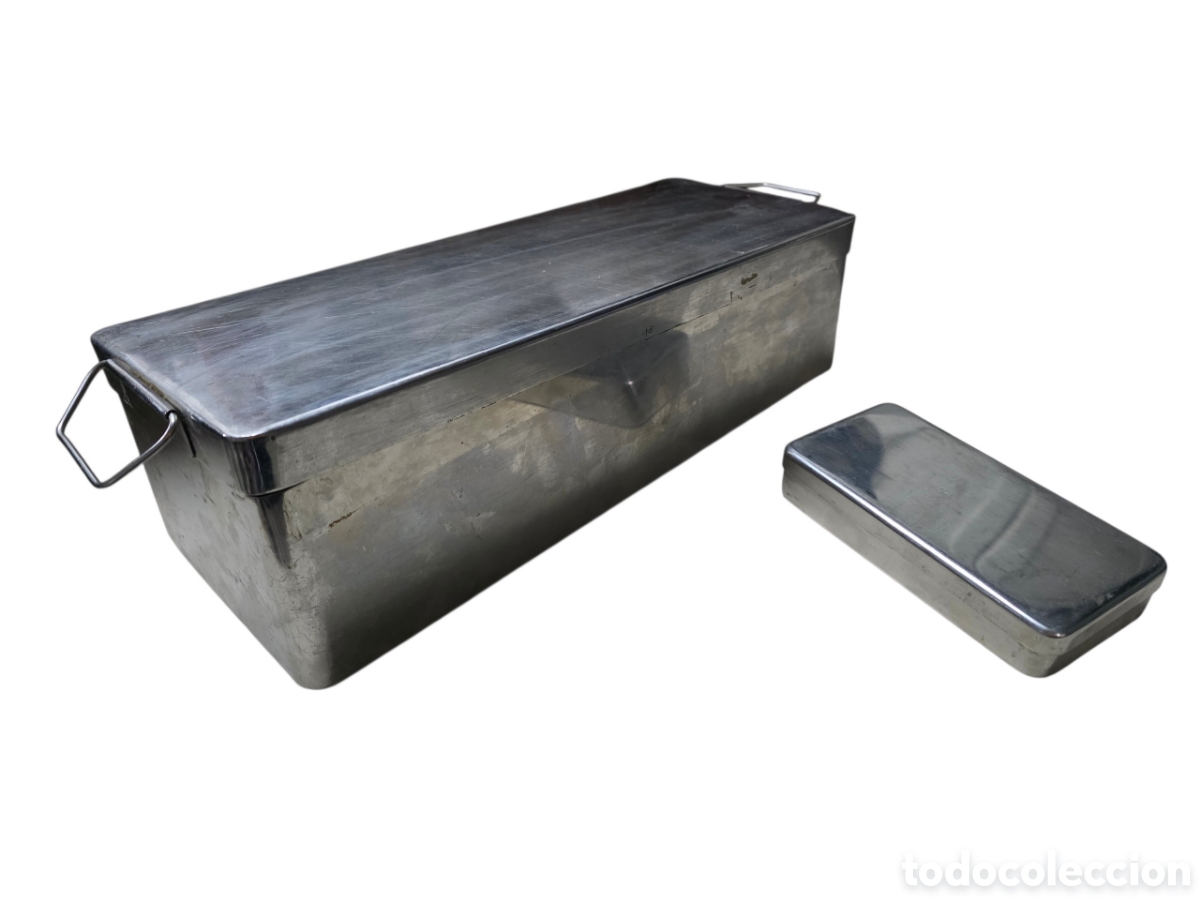 Antig&uuml;edades: Pareja de cajas en acero inoxidable material m&eacute;dico