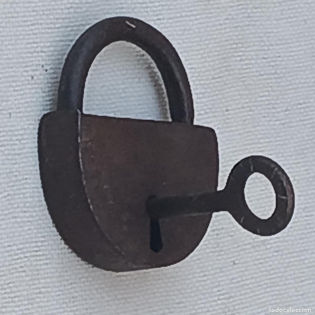 Antig&uuml;edades: CANDADO ANTIGUO CON LLAVE - FUNCIONANDO - SIGLO XIX. - Foto 1