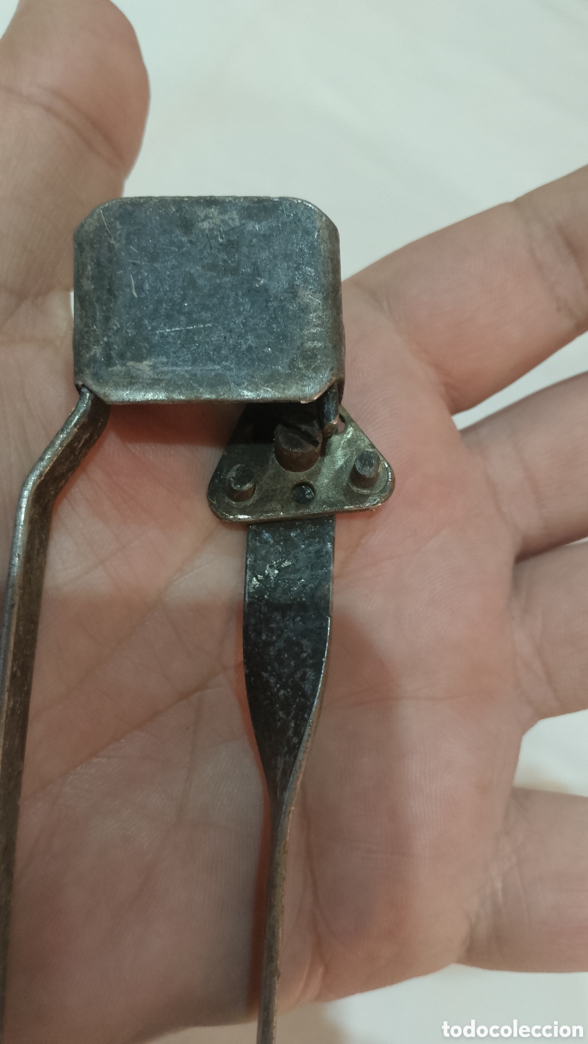 Antig&uuml;edades: Antiguo chisquero de hierro funcionando perfectamente - Foto 4