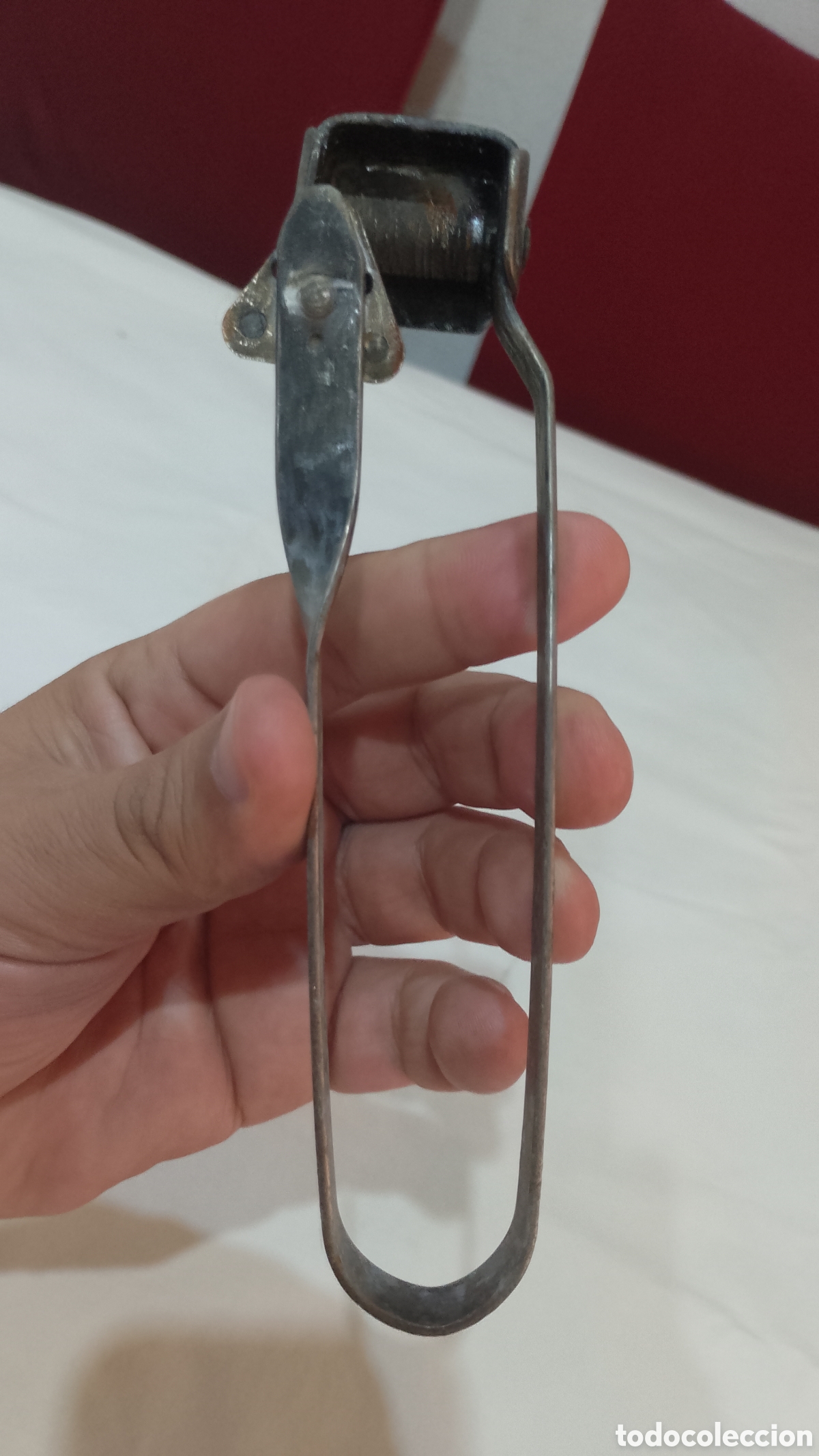Antig&uuml;edades: Antiguo chisquero de hierro funcionando perfectamente - Foto 1