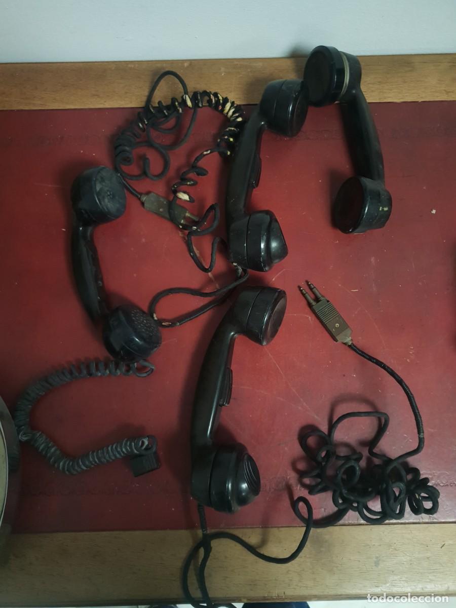 Tel&eacute;fonos: Auriculares de tel&eacute;fono baquelita de centralita 4 unidades uno sin cable