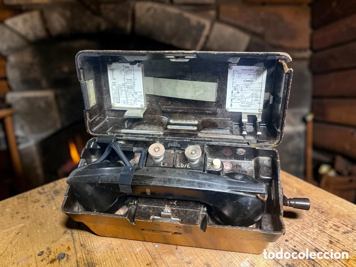 Tel&eacute;fonos: Antiguo tel&eacute;fono alem&aacute;n de campa&ntilde;a. II Guerra Mundial