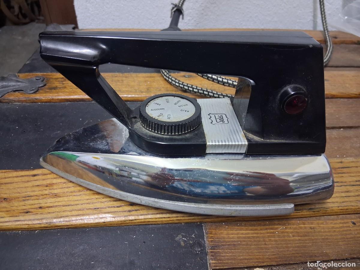 Antig&uuml;edades: Plancha para la ropa marca solac electrica Modelo 835/E - Foto 1
