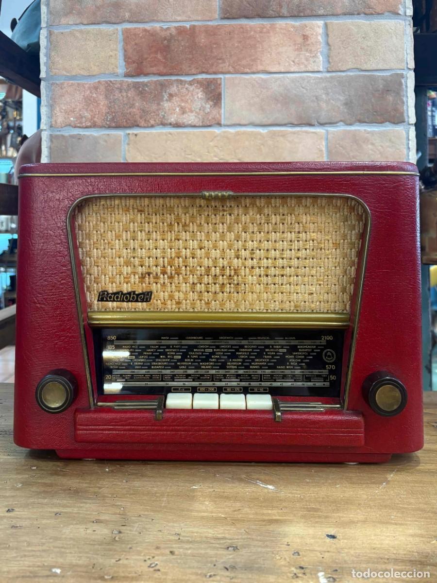 Antig&uuml;edades: Radio antigua de v&aacute;lvulas Radiobell R.B. 200 (1950)