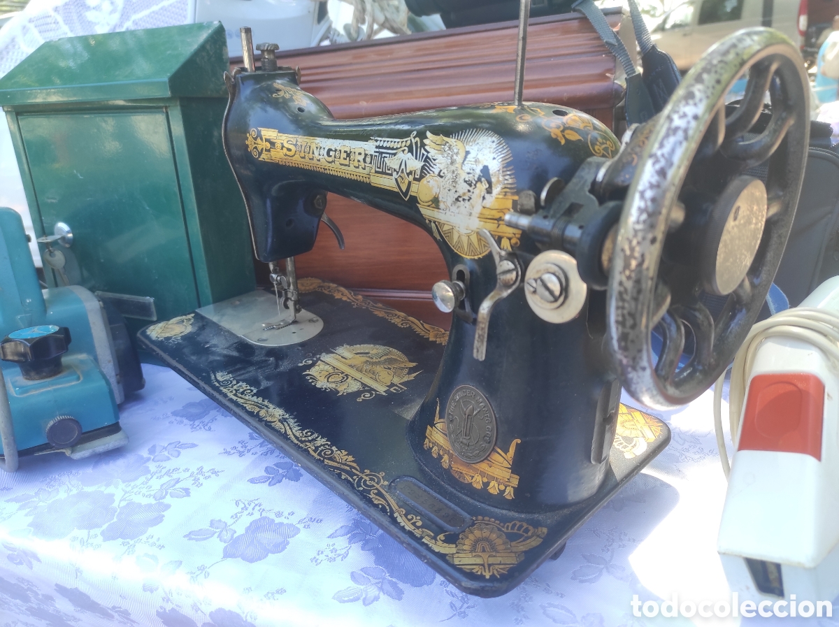 Antig&uuml;edades: Antigua m&aacute;quina de coser Singer - Foto 2