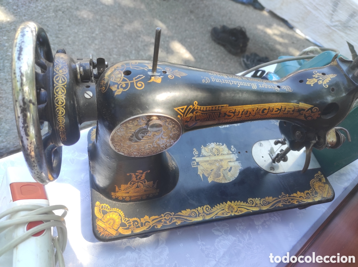 Antig&uuml;edades: Antigua m&aacute;quina de coser Singer - Foto 4