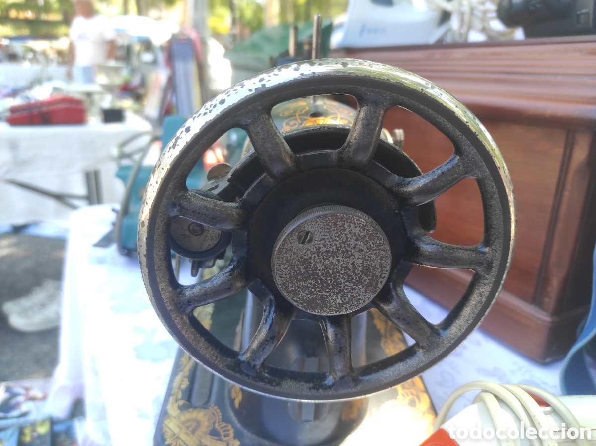 Antig&uuml;edades: Antigua m&aacute;quina de coser Singer - Foto 5