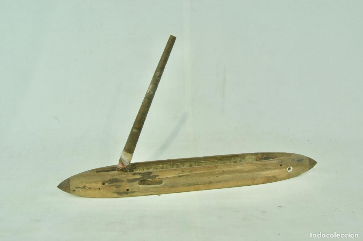 Antig&uuml;edades: Lanzadera de telar largo 35 cm. - Foto 4