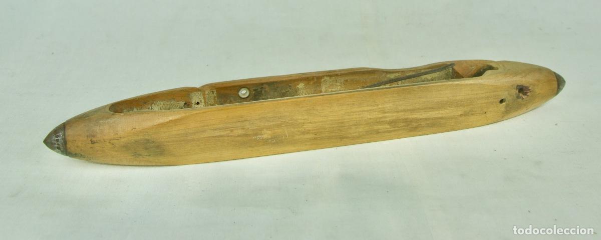 Antig&uuml;edades: Lanzadera de telar 37 cm - Foto 1
