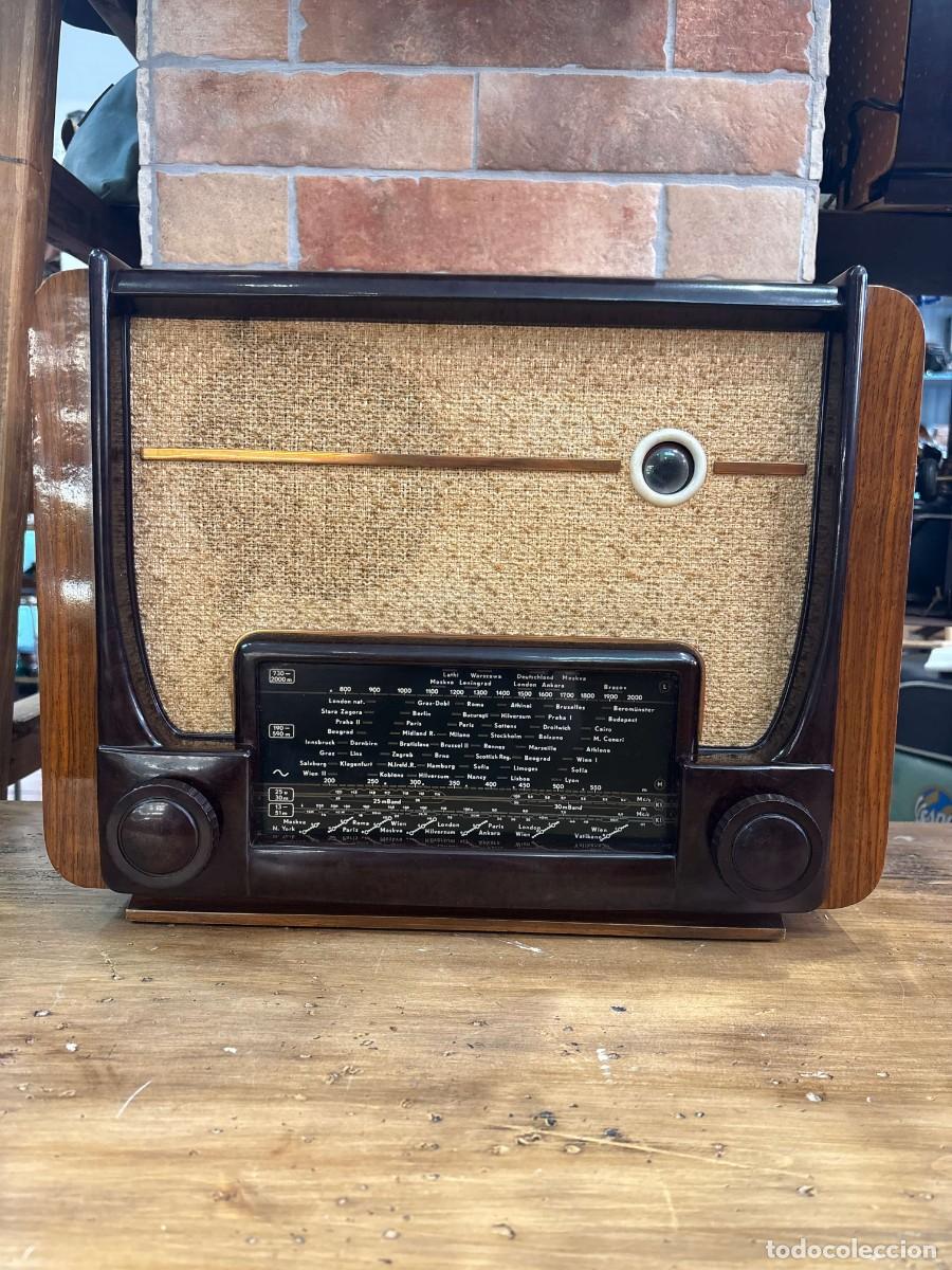 Antig&uuml;edades: Radio antigua de v&aacute;lvulas Hornyphon W459A (circa 1950)