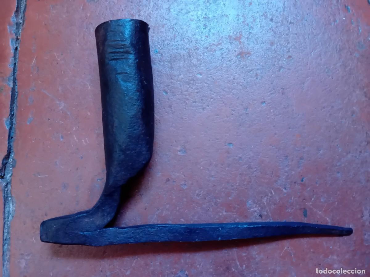 Antig&uuml;edades: Boquilla siglo XVI de hierro forjado encerado y patinado