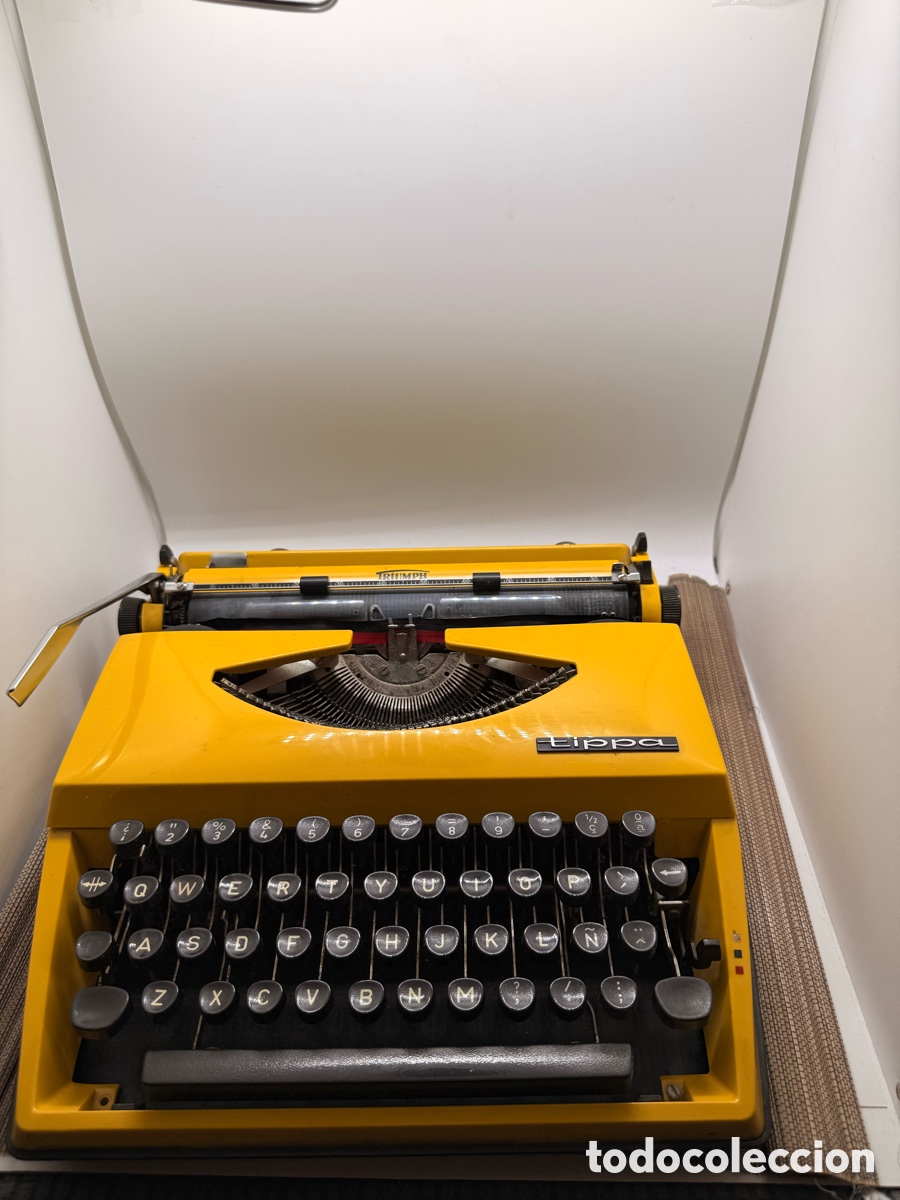 Antig&uuml;edades: M&aacute;quina de escribir Vintage Triumph Tippa Amarilla (Pop Art) con Estuche