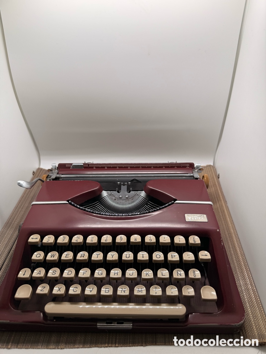 Antig&uuml;edades: Preciosa m&aacute;quina de escribir port&aacute;til Gossen Tippa original de los a&ntilde;os 50.