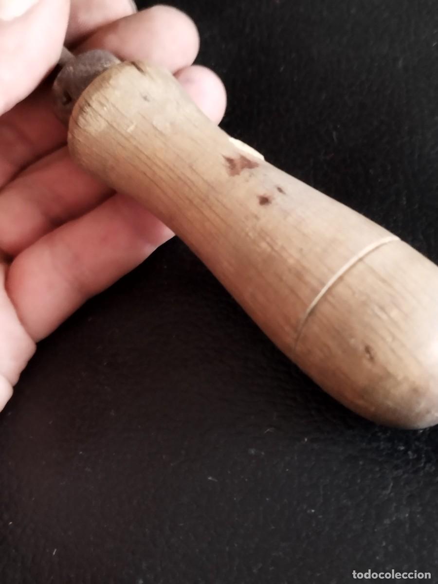 Antig&uuml;edades: Mango de madera, de una lima partida. Herramienta. - Foto 4