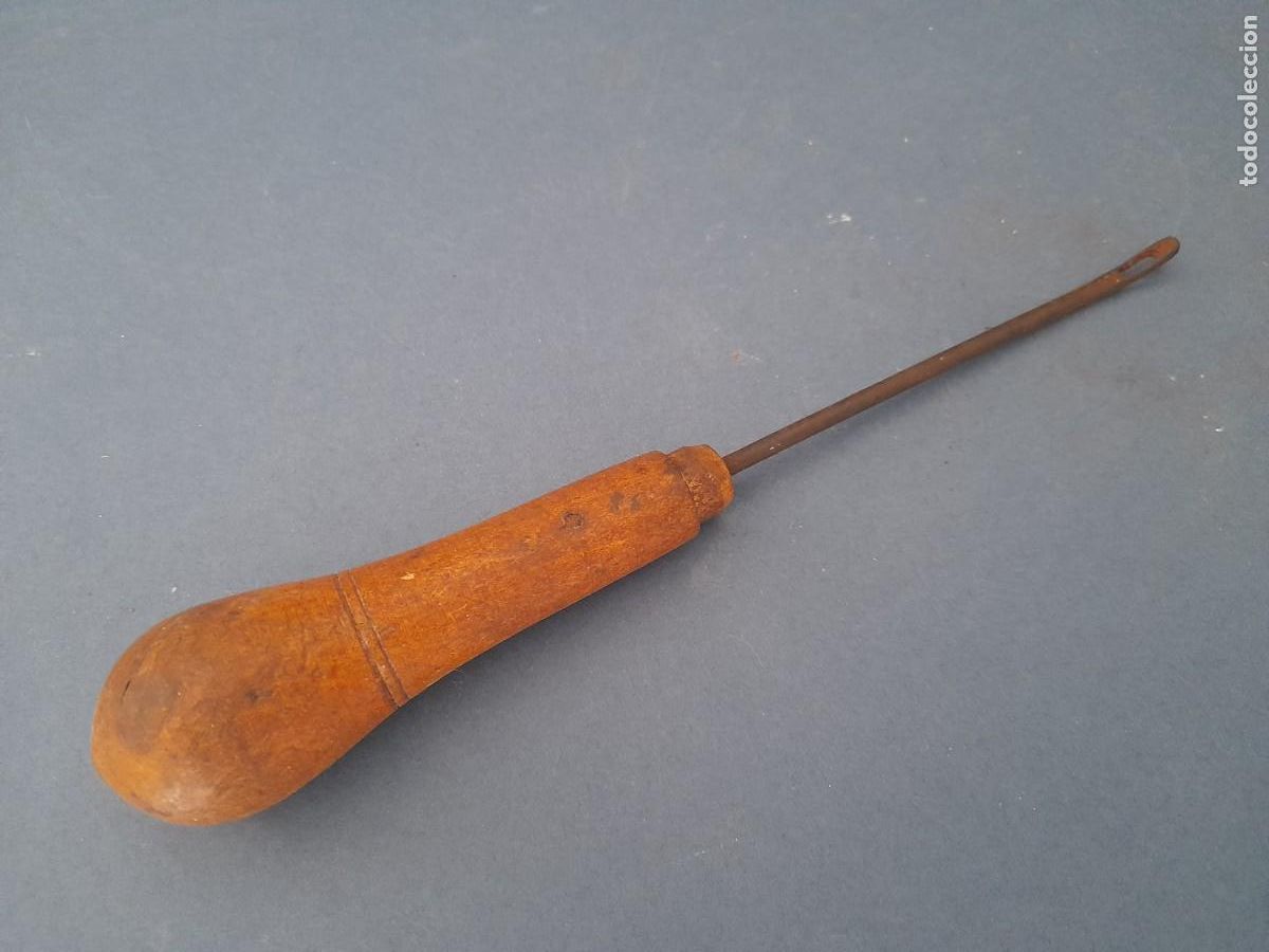 Antig&uuml;edades: aguja larga para esparto o sacos, acero y madera, 21cm aprox, se&ntilde;ales de edad y uso