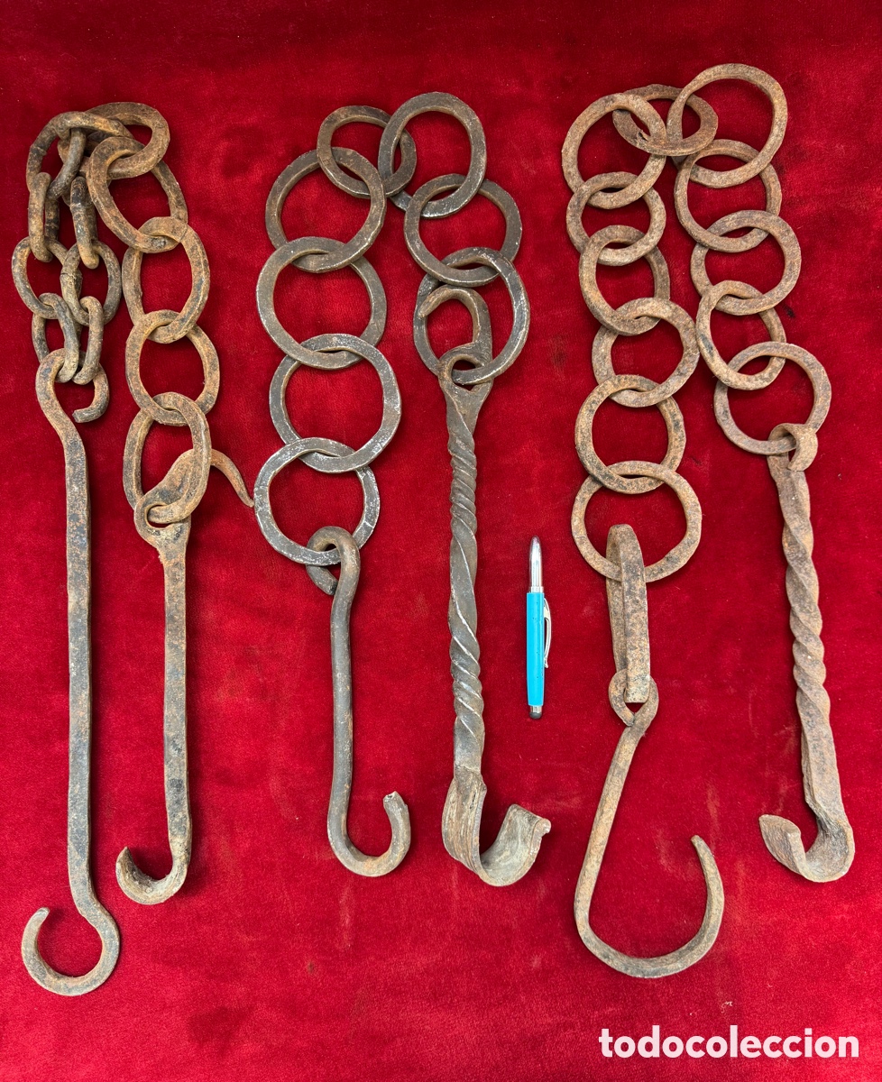 Antig&uuml;edades: Lote de 3 antiguos llares o cadenas de chimenea en hierro forjado! Finales S.XIX.