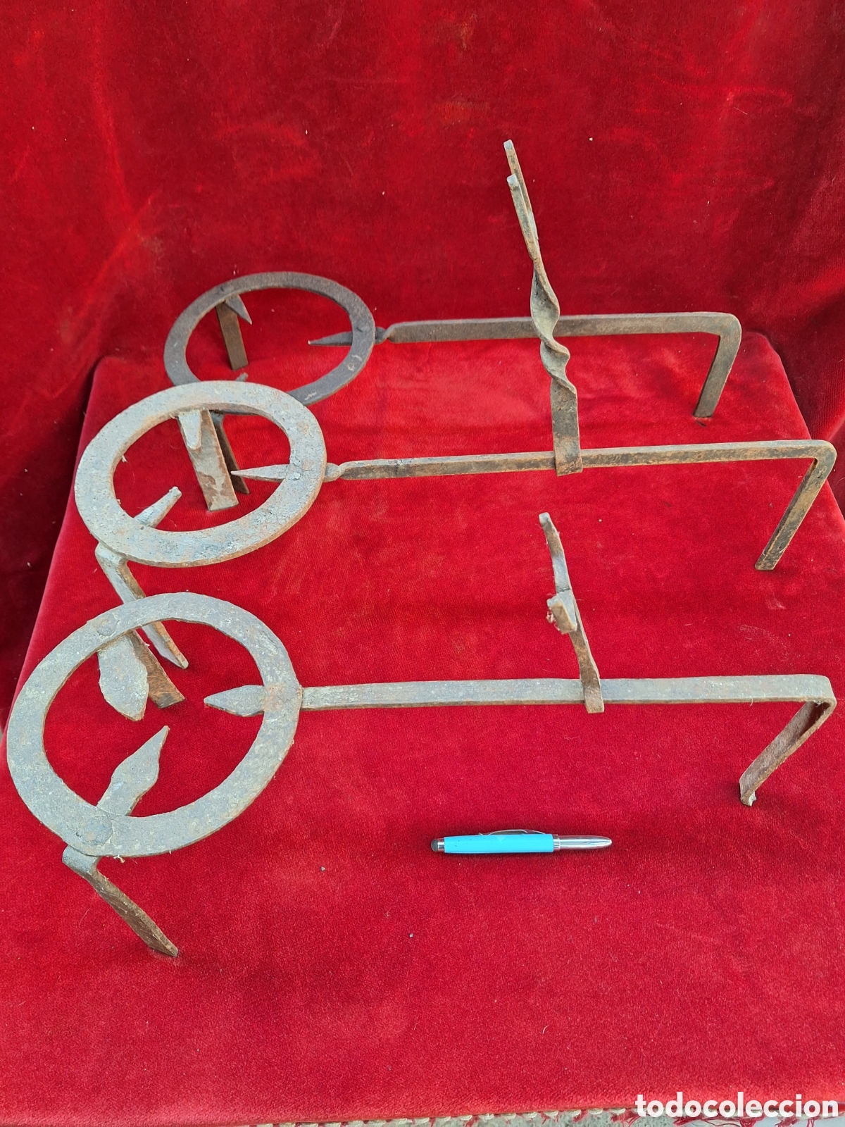 Antig&uuml;edades: Lote 3 antiguos trebedes de hierro forjado! S. XIX.