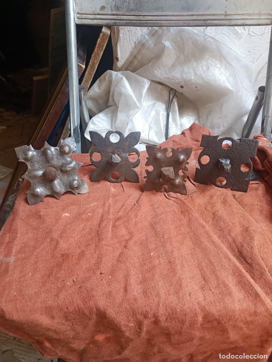 Antig&uuml;edades: Cuatro clavos de forja antiguos