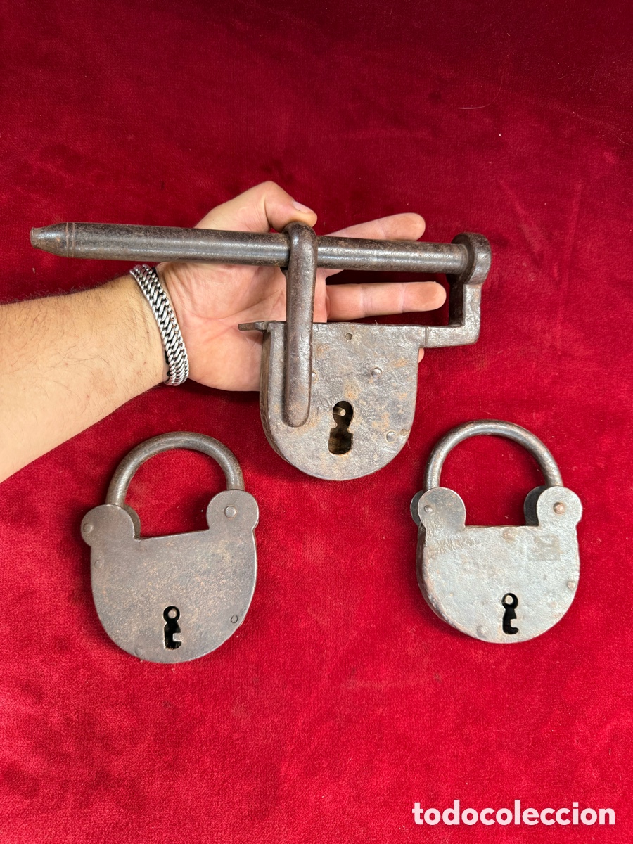 Antig&uuml;edades: Lote de grandes candados antiguos de forja,Sig.XIX