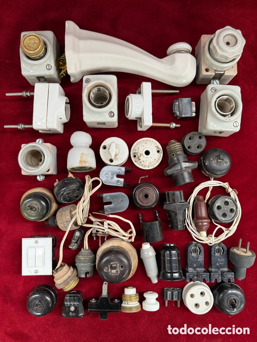 Antig&uuml;edades: Gran lote de material electrico antiguo,porcelana,baquelita,etc