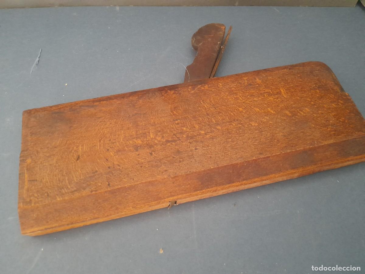Antig&uuml;edades: garlopin , capillo de carpintero, corte convexo 1cm aprox, largo 24,5cm aprox, cuchilla con oxido