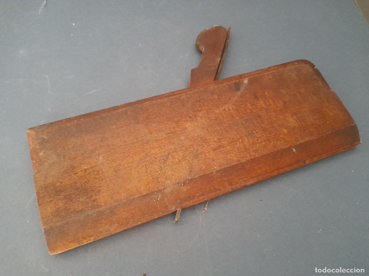 Antig&uuml;edades: garlopin , capillo de carpintero, corte convexo 6mm aprox, largo 24cm aprox