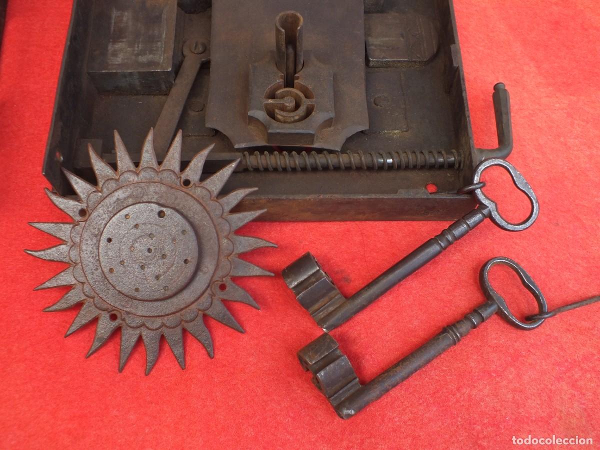 Antig&uuml;edades: CERRADURA ANTIGUA DE VALENCIA LLAVE Y BOCALLAVE DE FORJA SIGLO XIX FUNCIONA PERFECTAMENTE