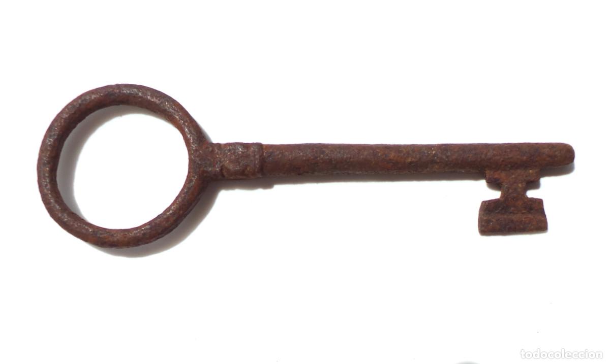 Antig&uuml;edades: LLAVE DE COLECCI&Oacute;N.- 13,9 CM DE LARGO.