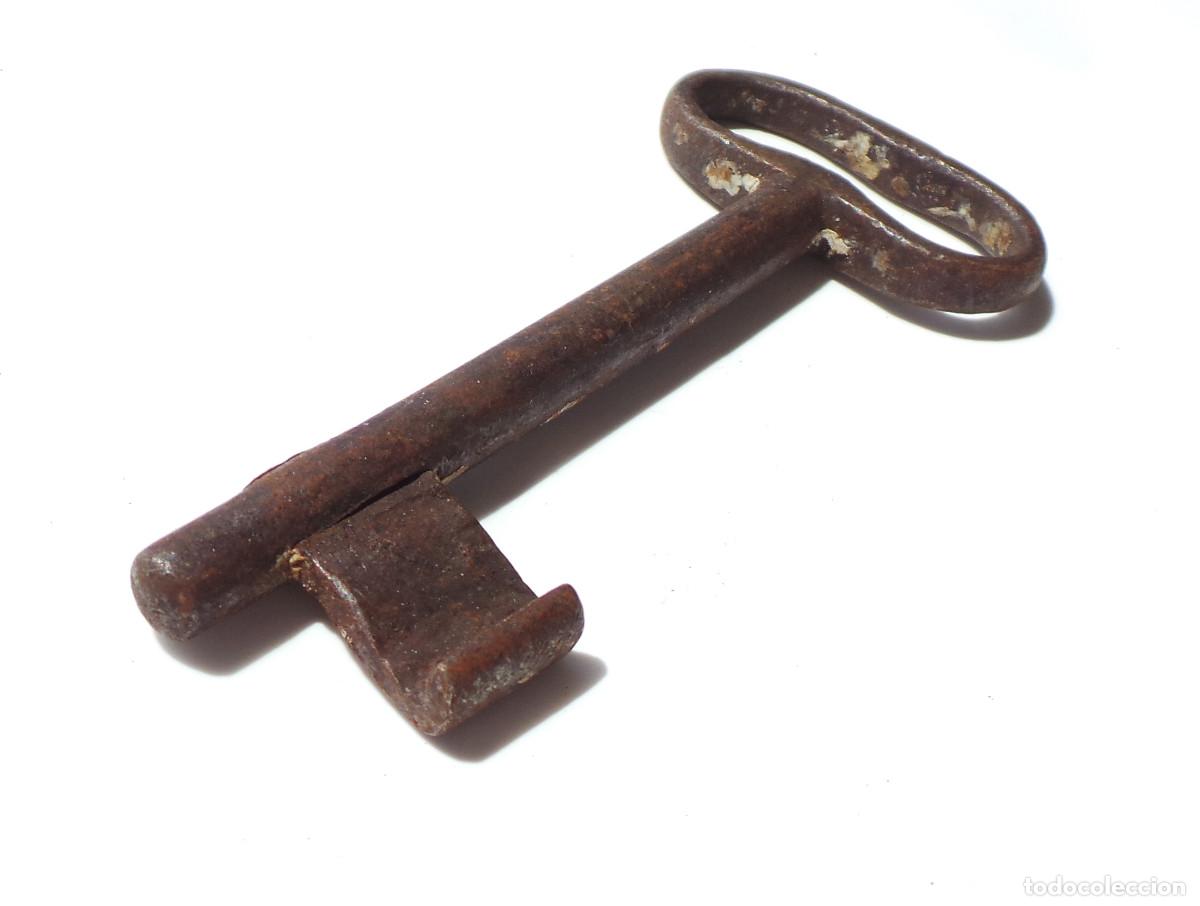 Antig&uuml;edades: LLAVE DE COLECCI&Oacute;N.- 13,5 CM DE LARGO. - Foto 1