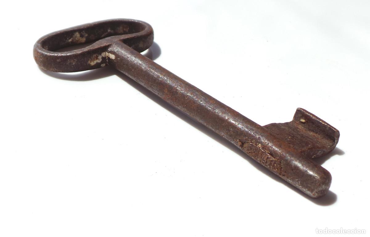 Antig&uuml;edades: LLAVE DE COLECCI&Oacute;N.- 13,5 CM DE LARGO. - Foto 2