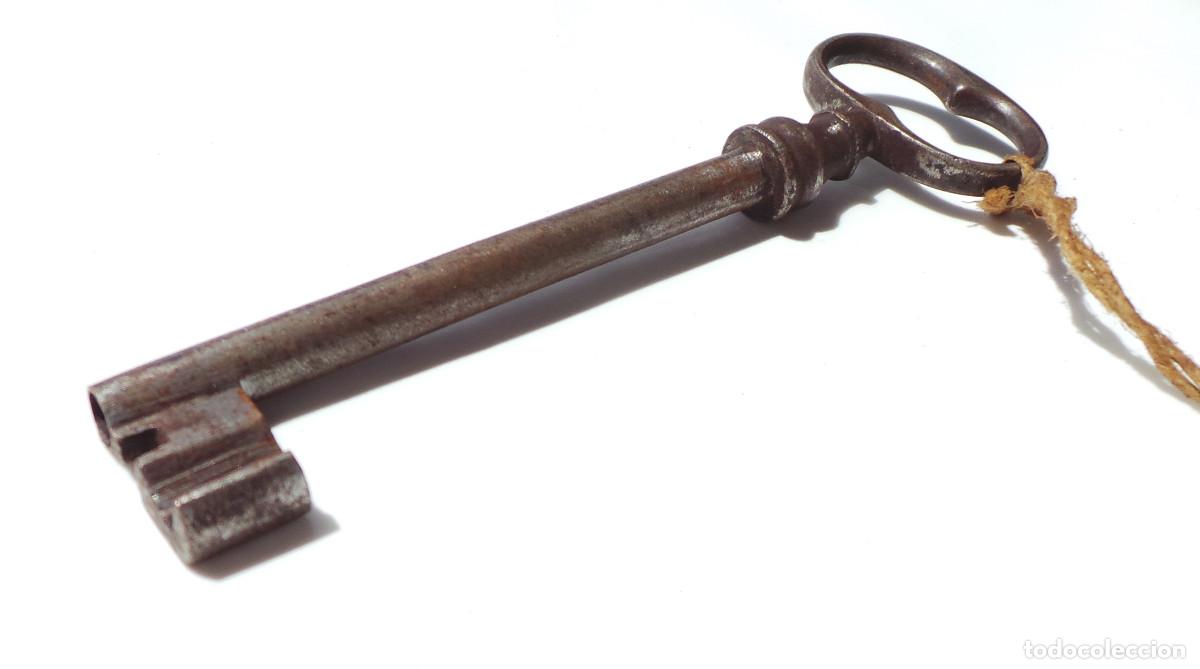 Antig&uuml;edades: LLAVE DE COLECCI&Oacute;N.- 15,3 CM DE LARGO. - Foto 3