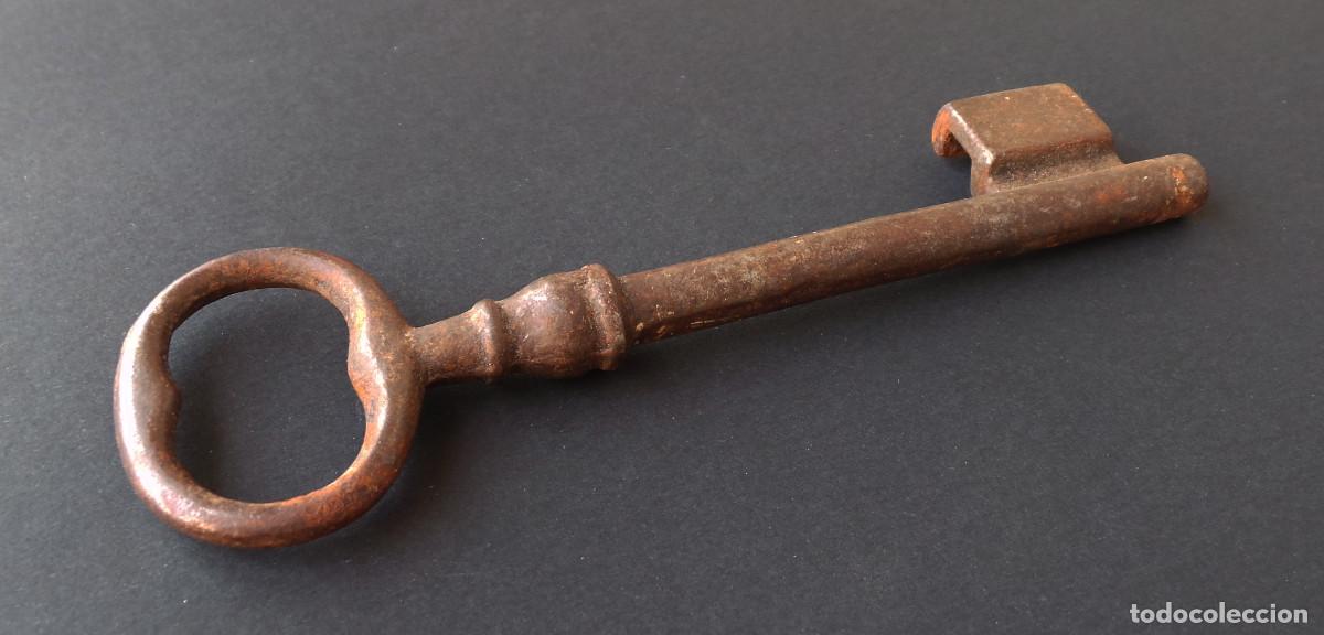 Antig&uuml;edades: LLAVE DE COLECCI&Oacute;N.- 13,5 CM DE LARGO. - Foto 2