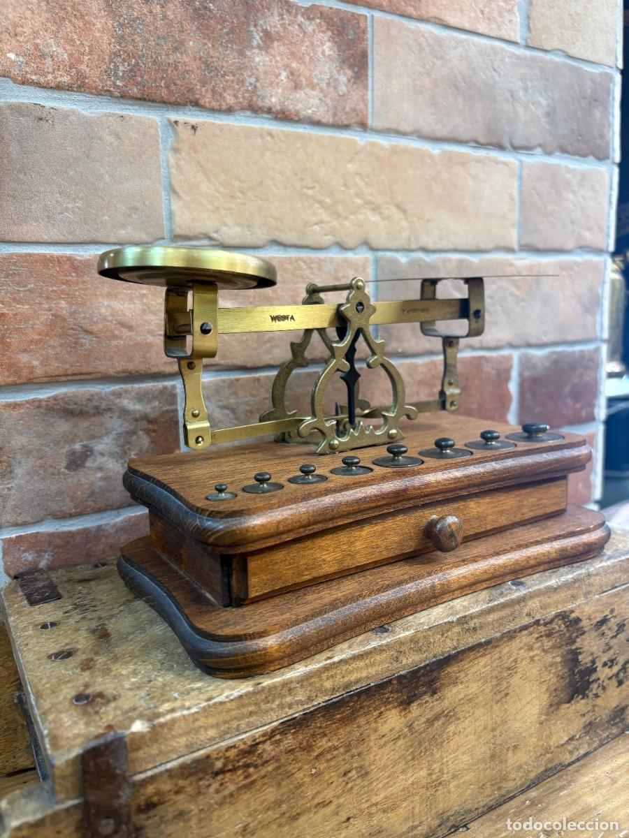 Antig&uuml;edades: Balanza postal antigua Westa con pesas y base de madera - Foto 3